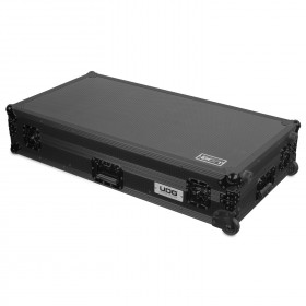 UDG Ultimate Flight Case Set Denon DJ SC5000/ X1800 Zwart Plus Prime Set case incl wielen - schuin gesloten
