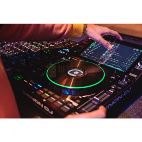 Denon DJ SC6000 Prime - Professionele DJ-mediaspeler met touchscreen en WiFi & Denon DJ X1850 PRIME in actie