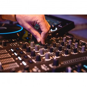 Denon DJ X1850 PRIME - Professionele 4-kanaals DJ Club Mixer & Denon DJ SC6000 Prime
