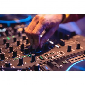 Close-up Denon DJ X1850 PRIME - Professionele 4-kanaals DJ Club Mixer & Denon DJ SC6000 Prime