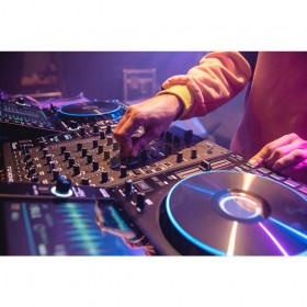 Denon DJ X1850 PRIME - Professionele 4-kanaals DJ Club Mixer & Denon DJ SC6000 Prime