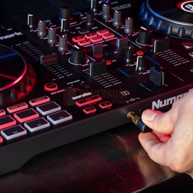Numark Mixtrack Platinum FX - 4-Deck DJ-controller met jogwheel-displays en FX-paddles jack aansluiting voorkant