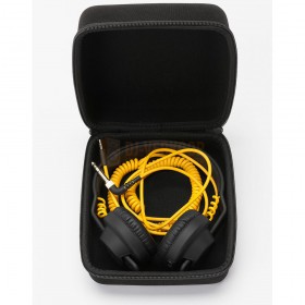 voorkant geel voorbeeld MAGMA Headphone-Case II - Een mooie zwarte stevige case voor je hoofdtelefoon
