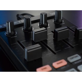 Native Instruments Traktor Kontrol F1 Pro DJ Software Controller kanaal volume faders en effecten