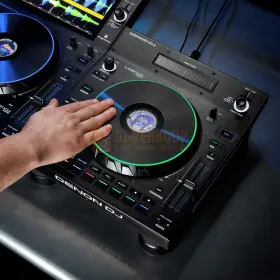 Gebruikers voorbeeld 2 Denon DJ LC6000 Prime - Performance uitbreiding controller