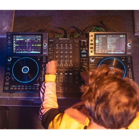 Bovenkant Denon DJ SC6000 Prime - Professionele DJ-mediaspeler met touchscreen en WiFi & Denon DJ X1850 PRIME