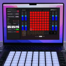 AKAI APC64 - Ableton live controller met 64 velocitieitsgevoelige pads én 8 touch-strips